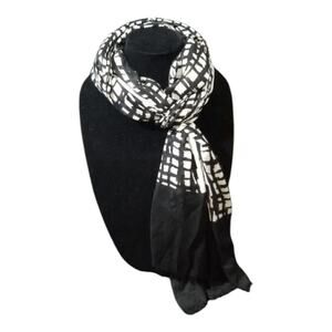 Black and‎ White Checkered Scarf